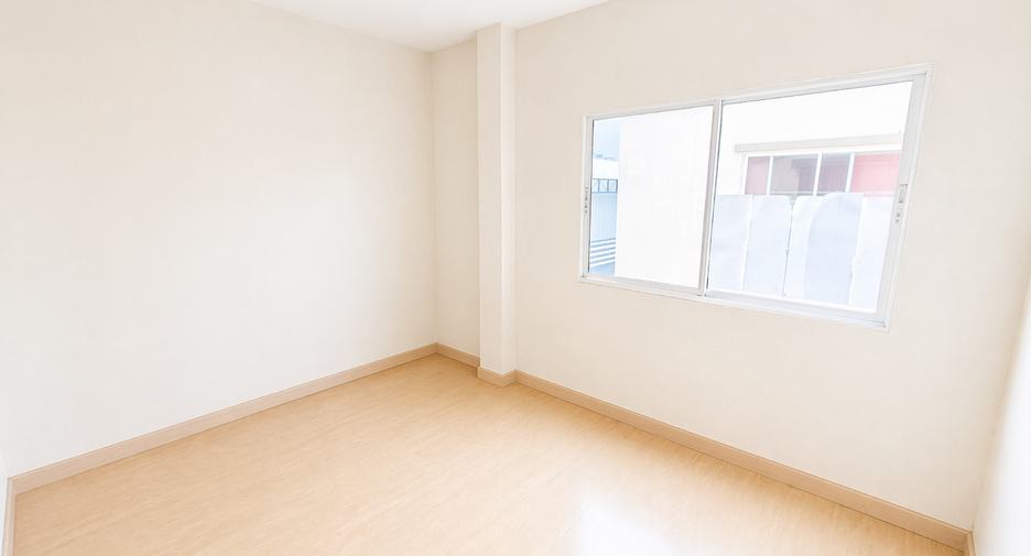 For sale 3 bedrooms townhouse in Min Buri, Bangkok