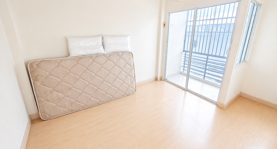For sale 3 bedrooms townhouse in Min Buri, Bangkok
