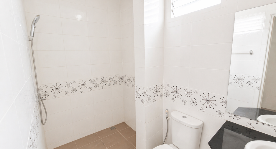 For sale 3 bedrooms townhouse in Min Buri, Bangkok