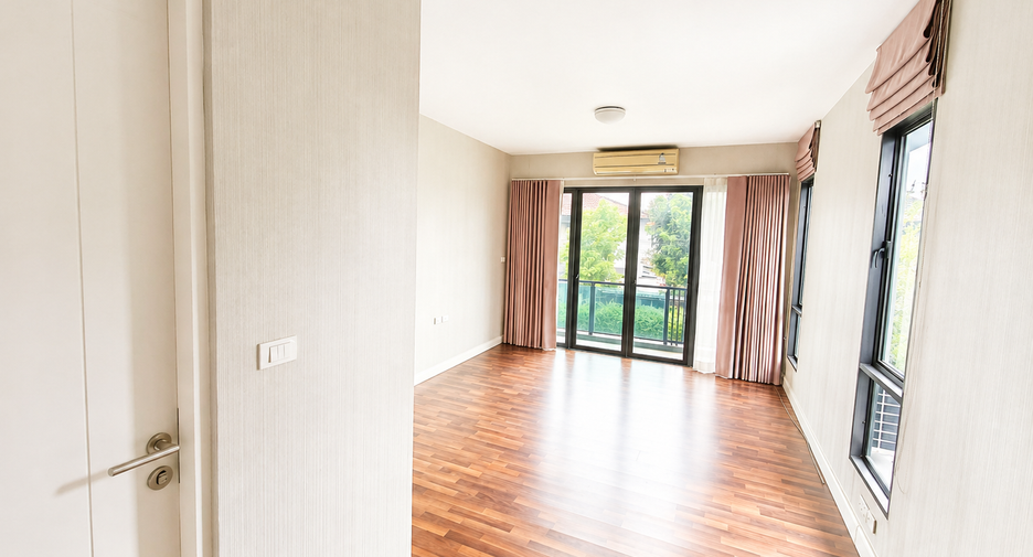 For sale 3 bedrooms house in Khlong Sam Wa, Bangkok