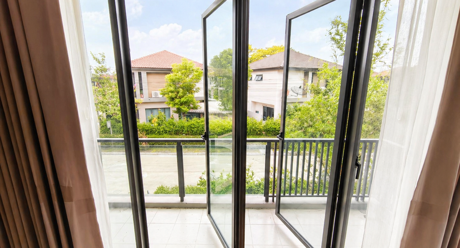 For sale 3 bedrooms house in Khlong Sam Wa, Bangkok