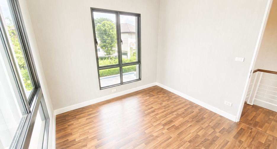 For sale 3 bedrooms house in Khlong Sam Wa, Bangkok