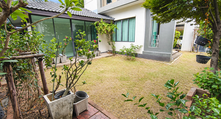 For sale 3 bedrooms house in Khlong Sam Wa, Bangkok