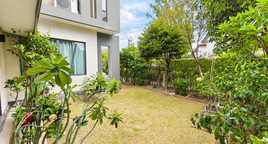 For sale 3 bedrooms house in Khlong Sam Wa, Bangkok