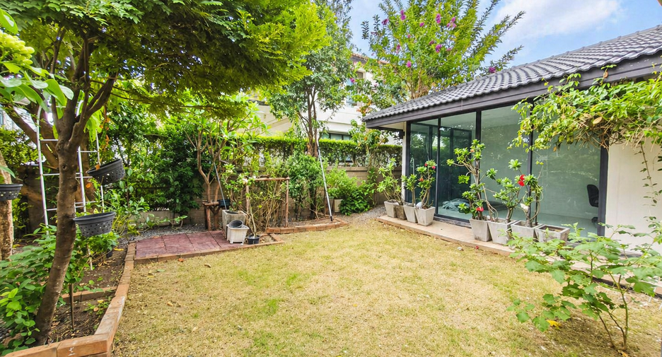 For sale 3 bedrooms house in Khlong Sam Wa, Bangkok