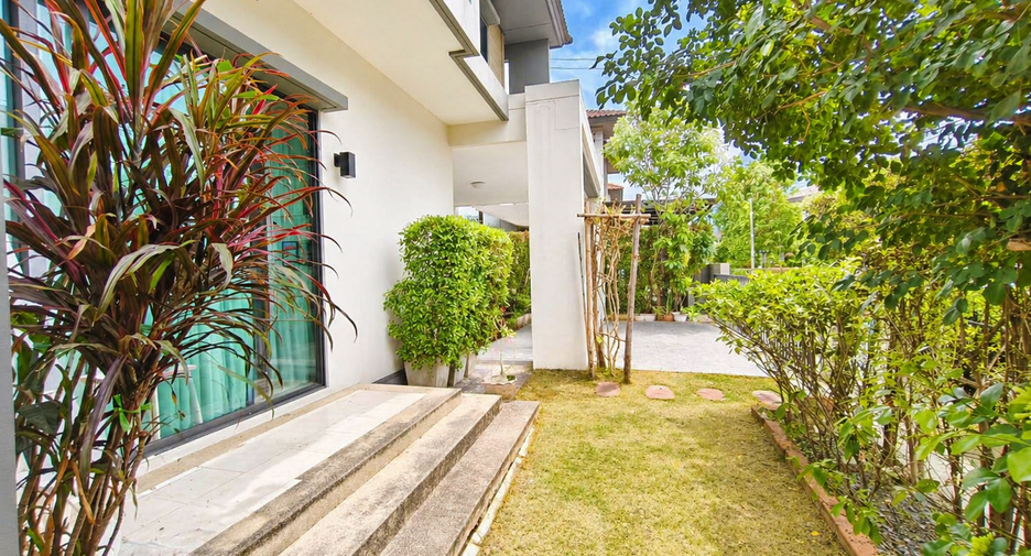 For sale 3 bedrooms house in Khlong Sam Wa, Bangkok