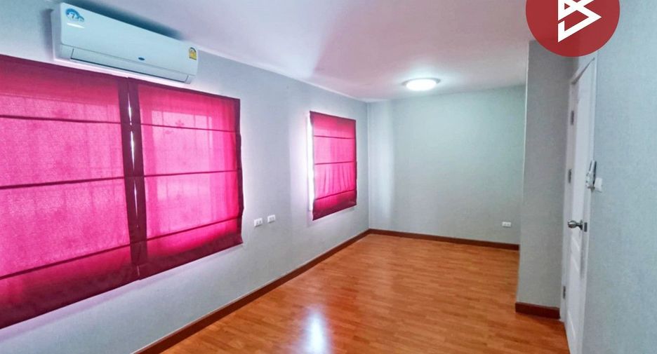 For sale 4 bedrooms townhouse in Lam Luk Ka, Pathum Thani