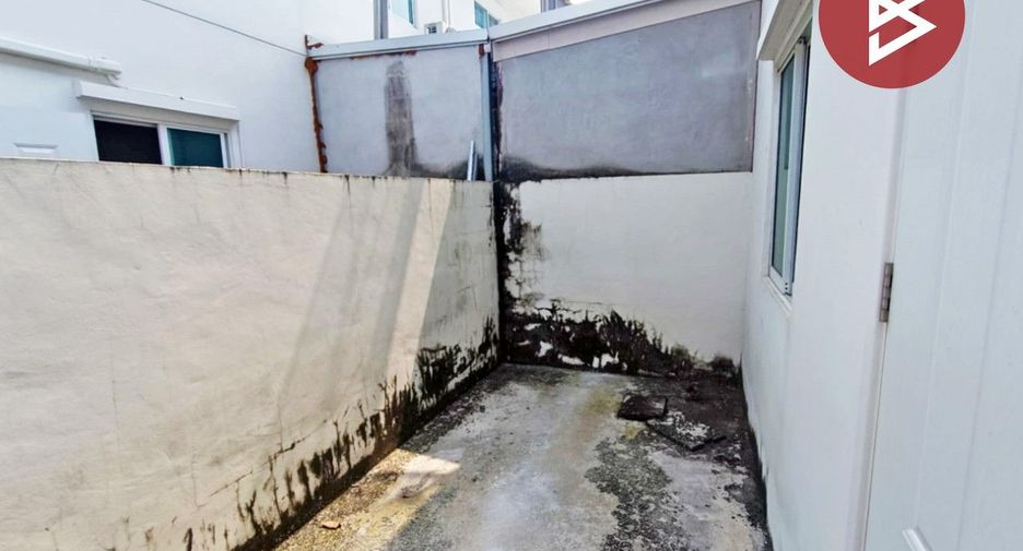 For sale 4 bedrooms townhouse in Lam Luk Ka, Pathum Thani