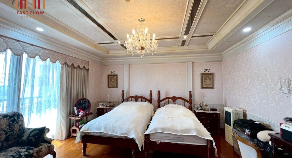 For sale 3 bedrooms condo in Pak Kret, Nonthaburi