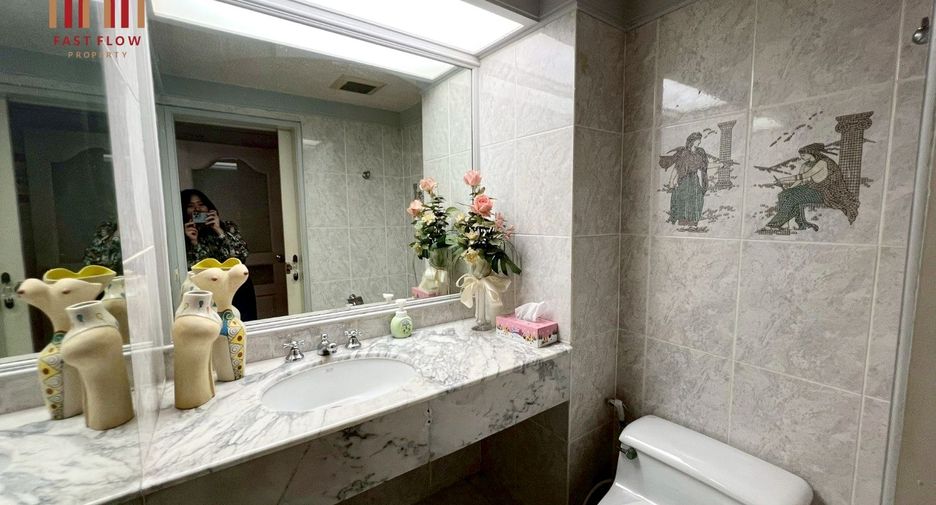 For sale 3 bedrooms condo in Pak Kret, Nonthaburi