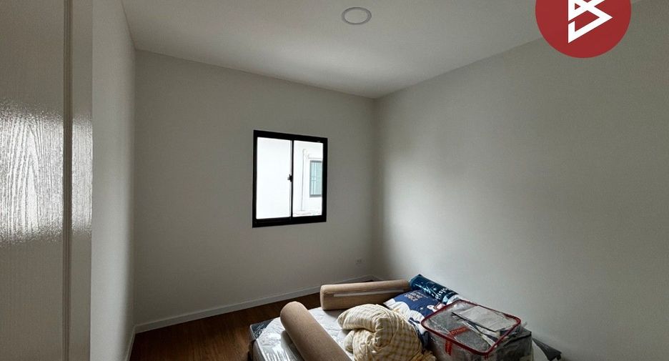 For sale 4 bedrooms townhouse in Lat Krabang, Bangkok