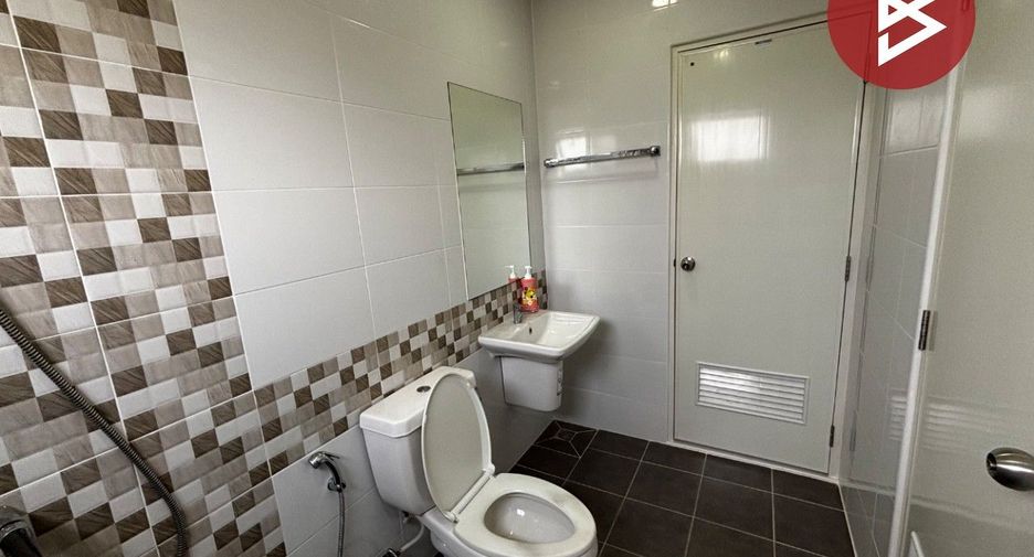 For sale 4 bedrooms townhouse in Lat Krabang, Bangkok