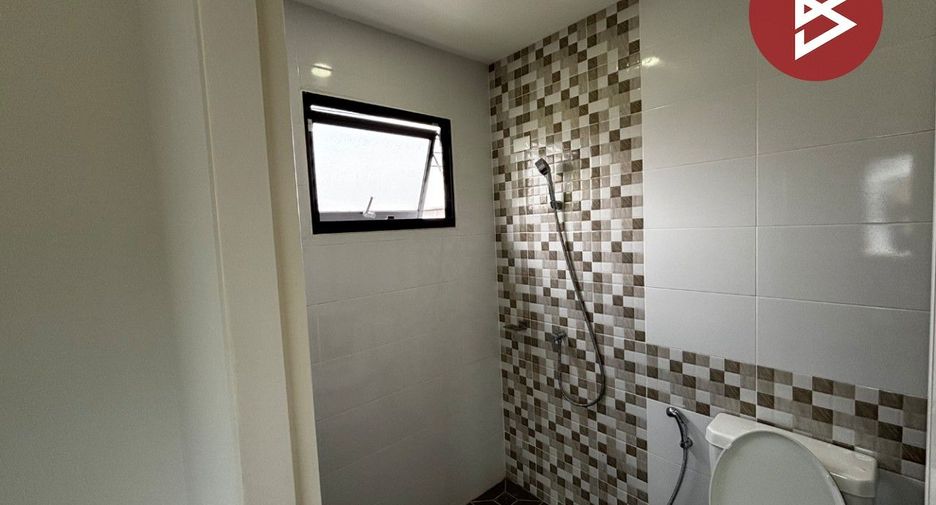 For sale 4 bedrooms townhouse in Lat Krabang, Bangkok