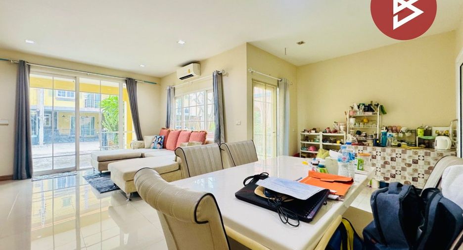 Reihenhaus zum Kauf mit 4 Zimmer in Si Racha, Chonburi