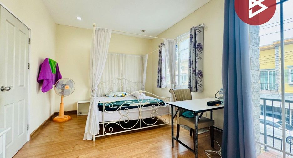 Reihenhaus zum Kauf mit 4 Zimmer in Si Racha, Chonburi
