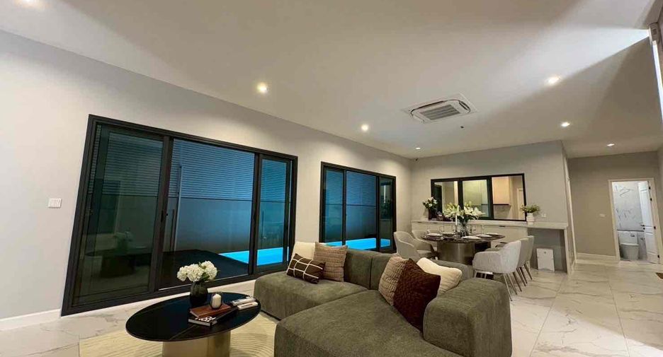 For rent 4 bedrooms villa in Bang Lamung, Chonburi