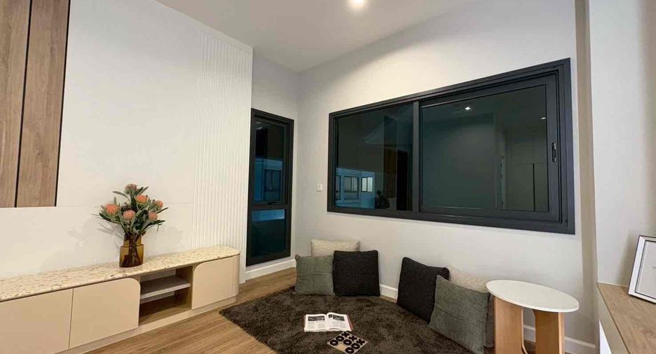 For rent 4 bedrooms villa in Bang Lamung, Chonburi