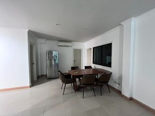 For rent 4 bedrooms house in Huai Khwang, Bangkok