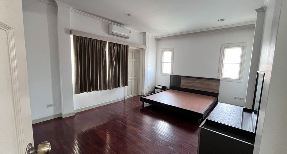 For rent 4 bedrooms house in Huai Khwang, Bangkok