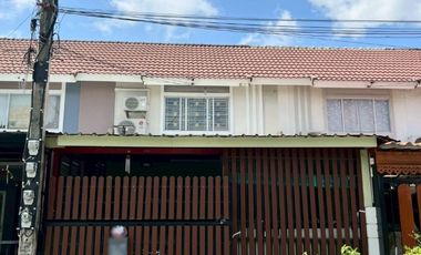Casa adosada en venta de 3 habitaciones en Mueang Samut Prakan, Samut Prakan