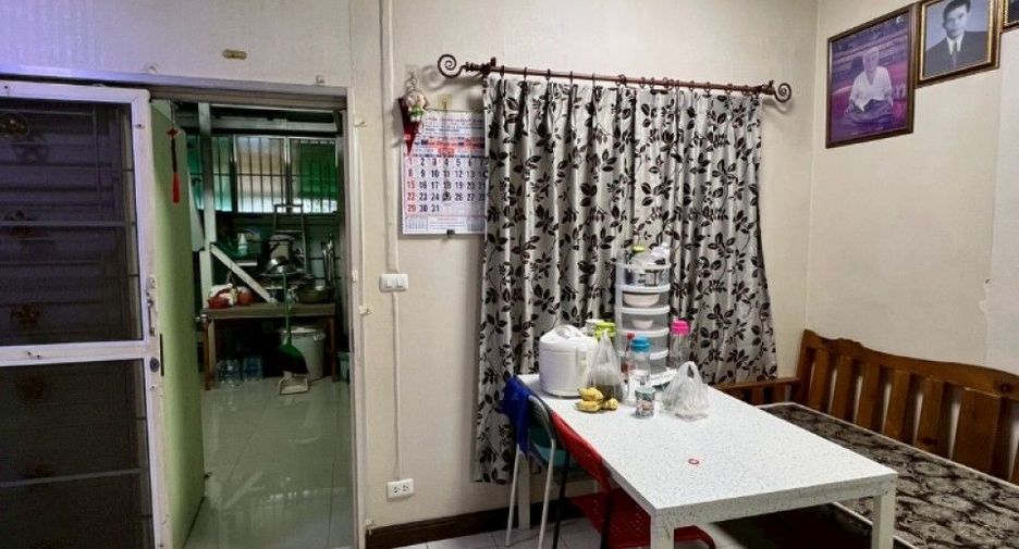 Casa adosada en venta de 3 habitaciones en Mueang Samut Prakan, Samut Prakan