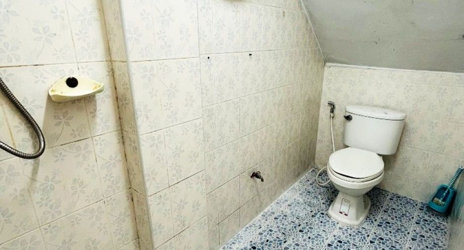 Продажа 3 спальни торговое помещение в Ban Bueng, Чонбури
