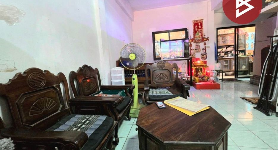 À vendre 3 chambres maison de ville à Thung Khru, Bangkok