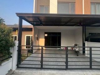 Casa en alquiler de 3 habitaciones en Thanyaburi, Pathum Thani