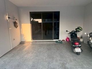 Casa en alquiler de 3 habitaciones en Thanyaburi, Pathum Thani