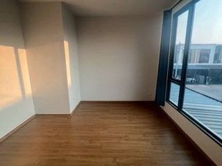 Casa en alquiler de 3 habitaciones en Thanyaburi, Pathum Thani