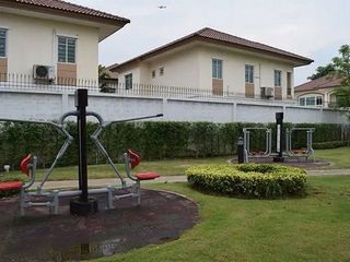 Casa en alquiler de 3 habitaciones en Thanyaburi, Pathum Thani