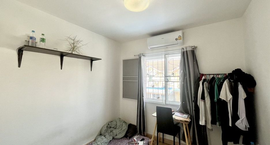 For sale 3 bedrooms townhouse in Nong Khaem, Bangkok
