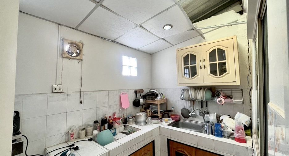 For sale 3 bedrooms townhouse in Nong Khaem, Bangkok