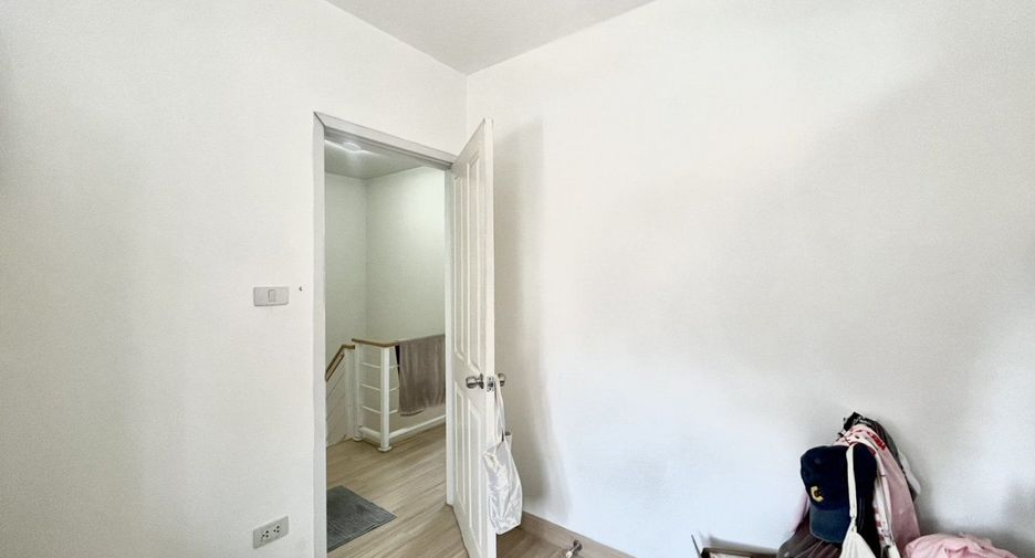 For sale 3 bedrooms townhouse in Nong Khaem, Bangkok