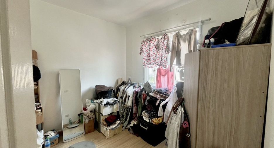 For sale 3 bedrooms townhouse in Nong Khaem, Bangkok