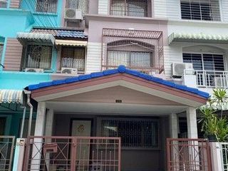 Casa adosada en alquiler de 3 habitaciones en Suan Luang, Bangkok