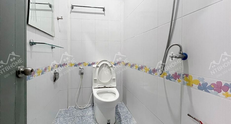 For sale 2 bedrooms townhouse in Thawi Watthana, Bangkok