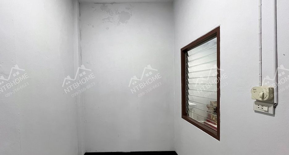 For sale 2 bedrooms townhouse in Thawi Watthana, Bangkok