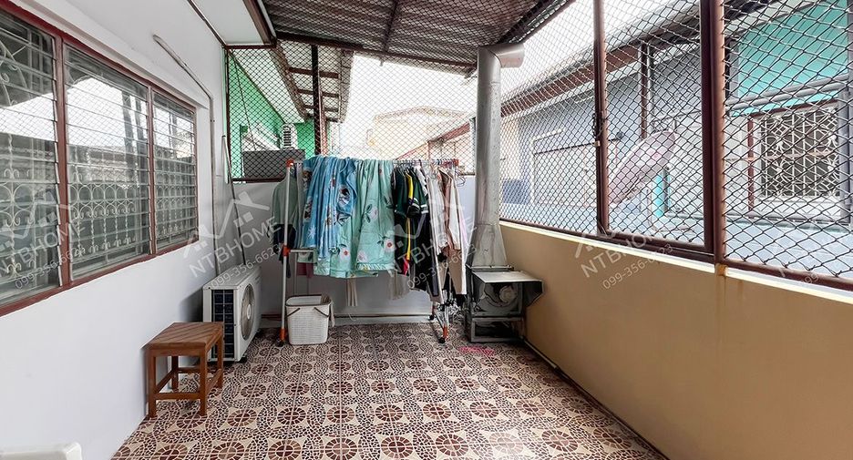For sale 2 bedrooms townhouse in Thawi Watthana, Bangkok