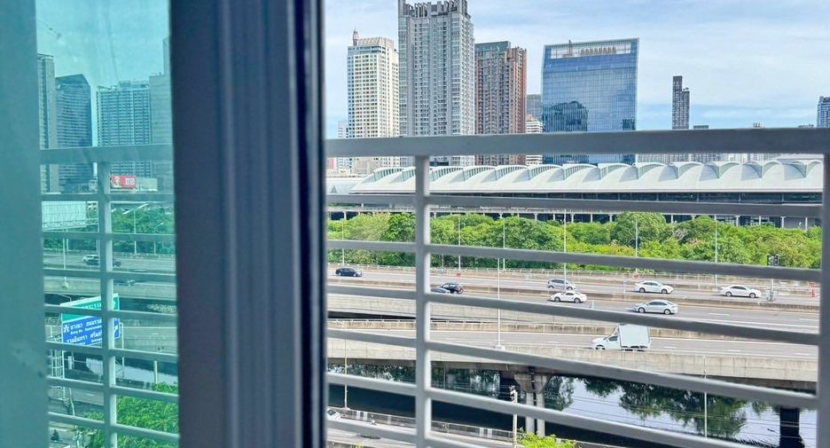 For rent 2 bedrooms condo in Ratchathewi, Bangkok