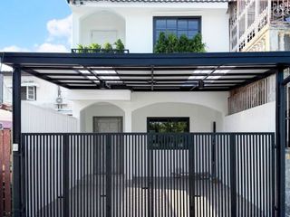 For sale 2 bedrooms townhouse in Phra Khanong, Bangkok