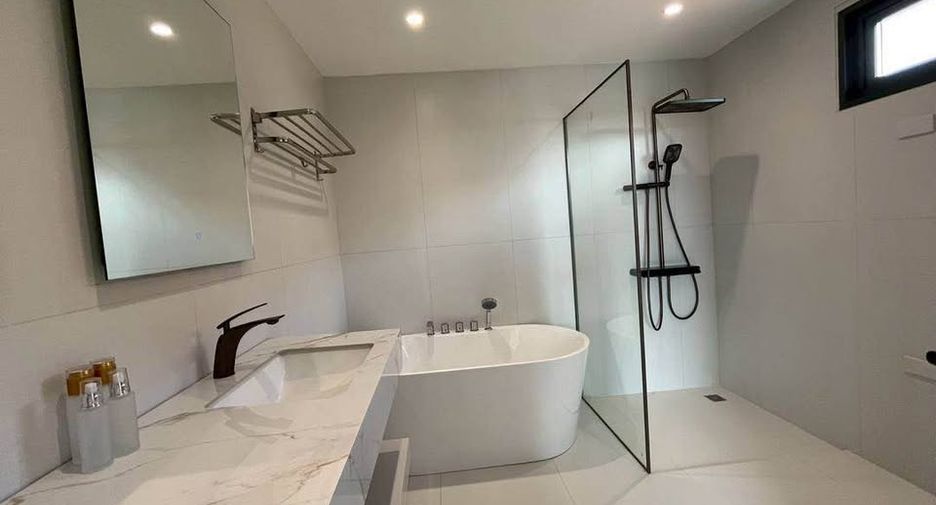 For sale 5 bedrooms villa in Bang Lamung, Chonburi
