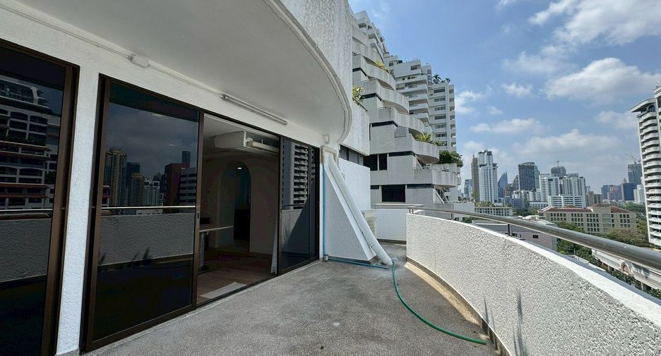 For rent 2 ベッドルーム condo in Watthana, Bangkok