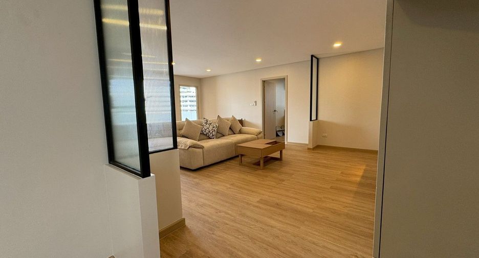For rent 2 ベッドルーム condo in Watthana, Bangkok