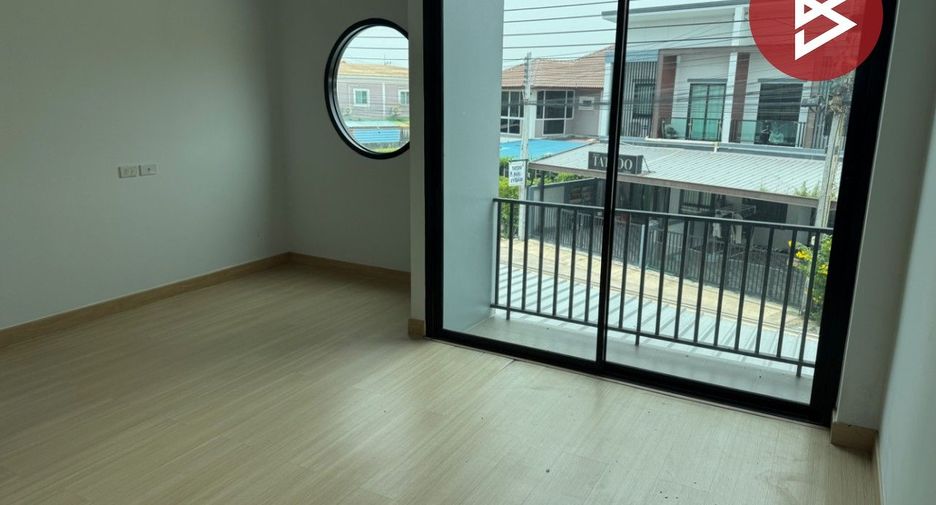 For sale 4 bedrooms townhouse in Bang Pakong, Chachoengsao