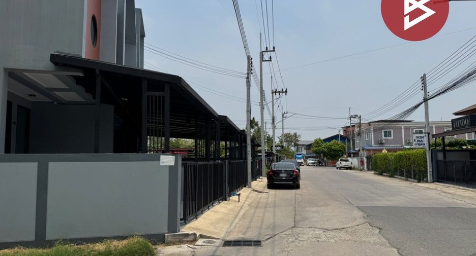 For sale 4 bedrooms townhouse in Bang Pakong, Chachoengsao