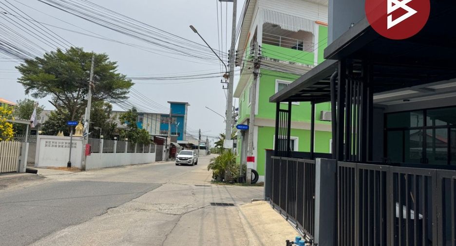 For sale 4 bedrooms townhouse in Bang Pakong, Chachoengsao