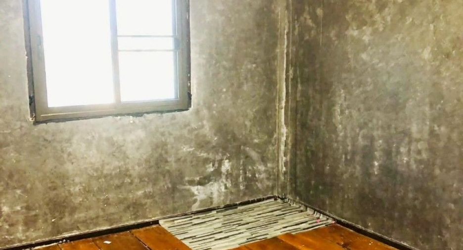 For sale 4 bedrooms house in Mueang Chachoengsao, Chachoengsao
