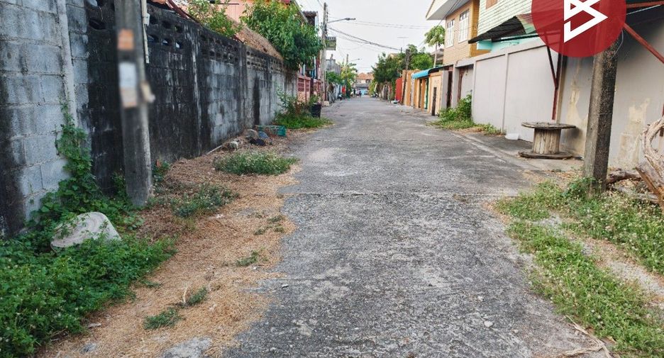 For sale 4 bedrooms house in Mueang Chachoengsao, Chachoengsao