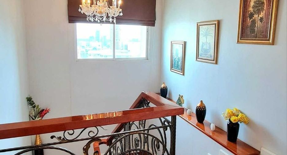 Condo en alquiler de 4 habitaciones en Watthana, Bangkok